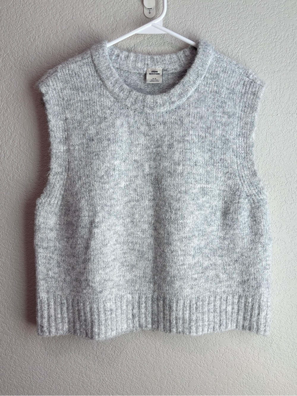 Urban Outfitters Wool Blend Fuzzy Grey Knit Crewneck Sweater Vest Size Medium